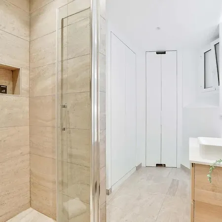 Stylish And New 2br Flat In The Heart Of