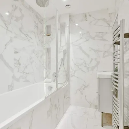 Appartamento Stylish And New 2br Flat In The Heart Of *