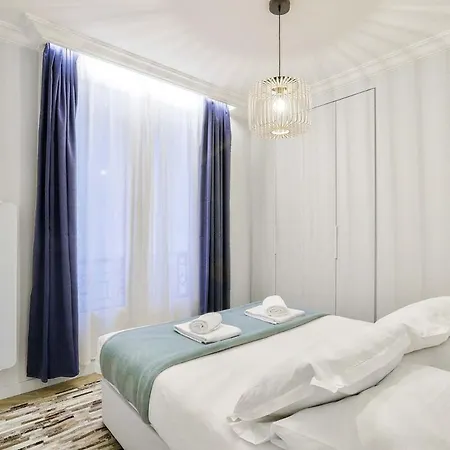 Stylish And New 2br Flat In The Heart Of Parigi