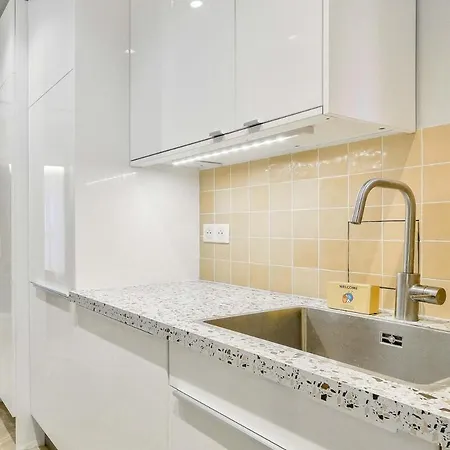 Stylish And New 2br Flat In The Heart Of Appartamento