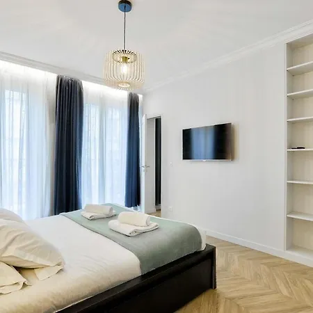 Stylish And New 2br Flat In The Heart Of Appartamento *