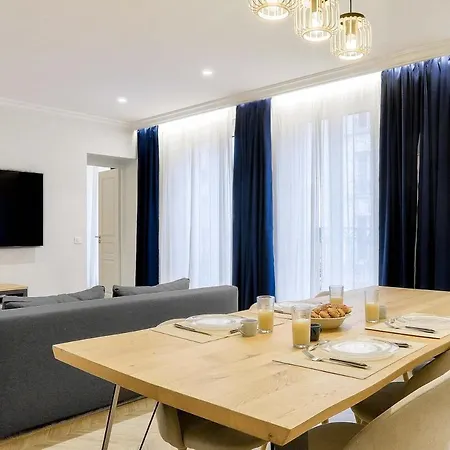 Appartamento Stylish And New 2br Flat In The Heart Of
